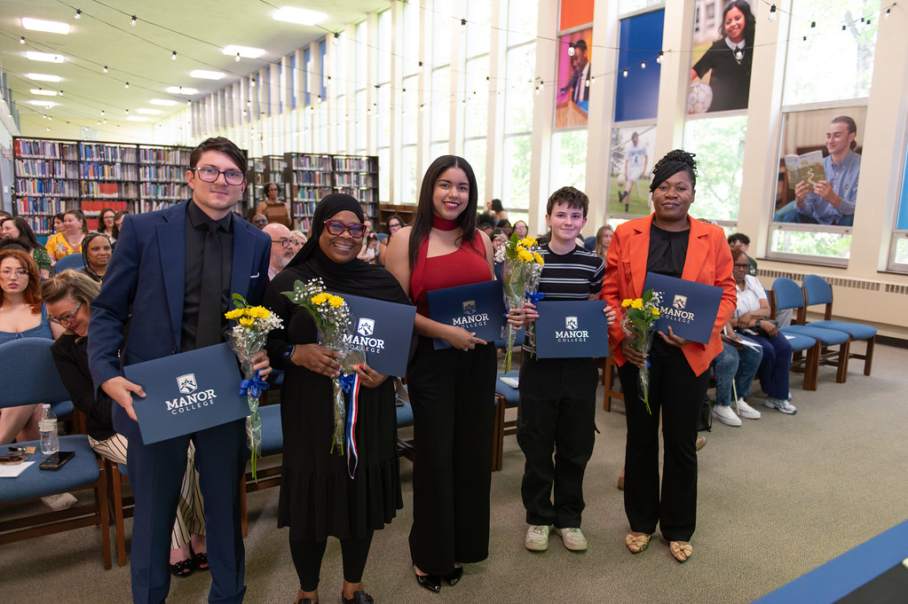 MANOR STUDENT-ATHLETES RECEIVE HONORS AT COLLEGE&rsquo;S ACADEMIC CONVOCATION AWARDS CEREMONY